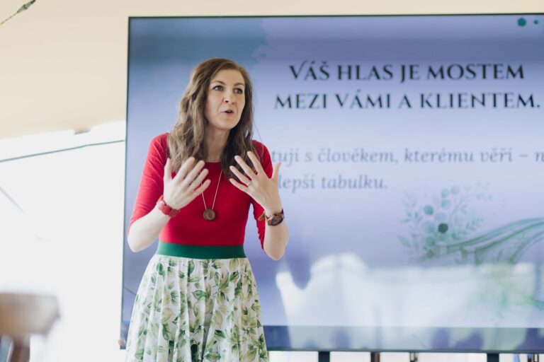 Hlas jako tajná zbraň vašeho byznysu: Proč na něm závisí důvěra klientů?